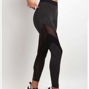 Koral frame leggings small